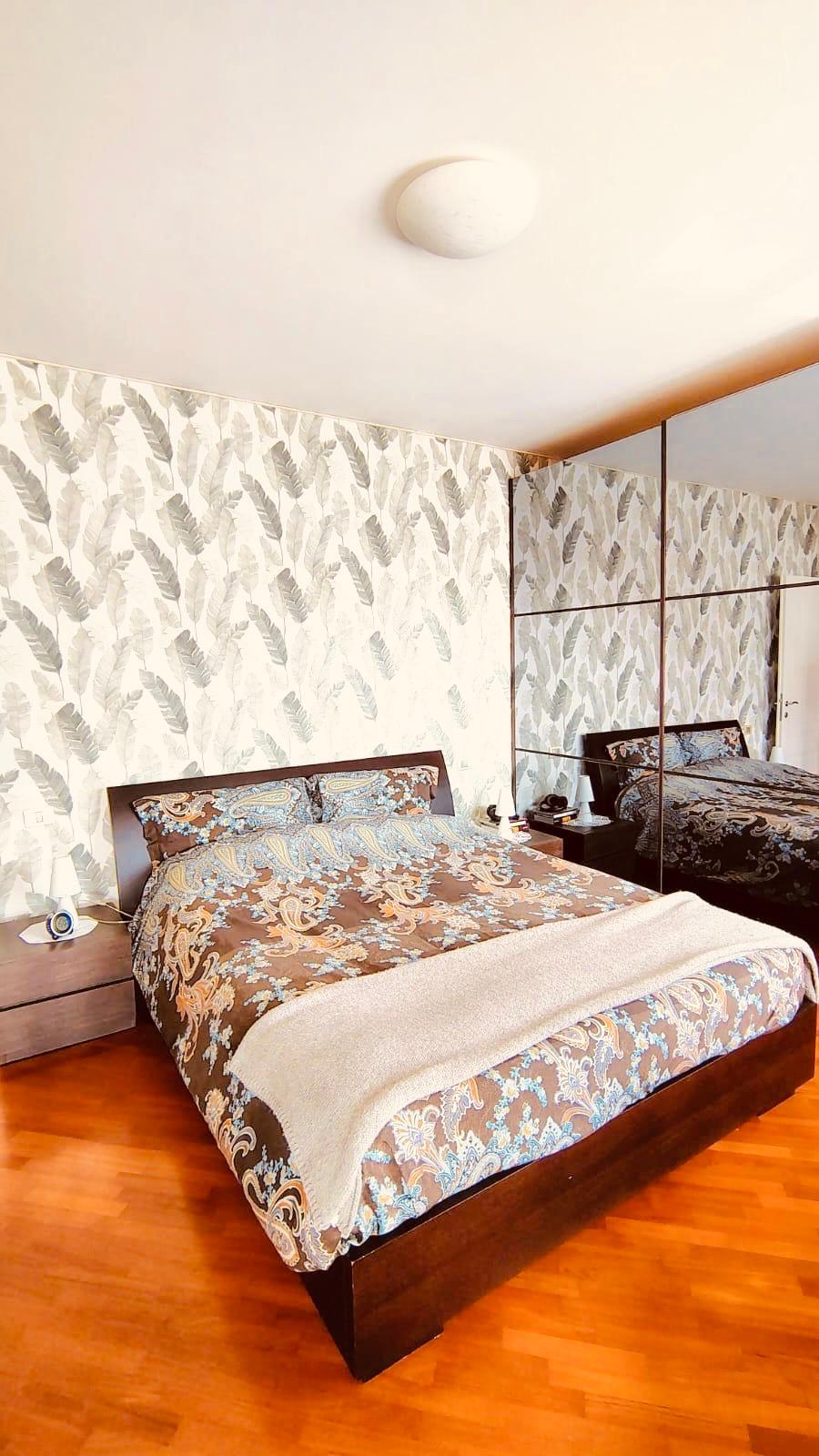 Ultimo piano ristrutturato con 2 balconi vivibili – luminosissimo