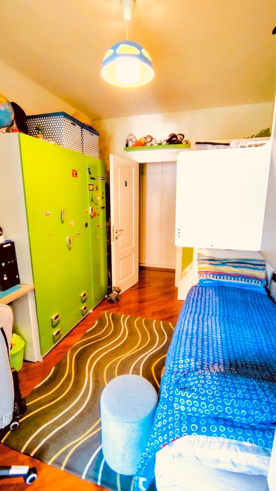 Ultimo piano ristrutturato con 2 balconi vivibili – luminosissimo