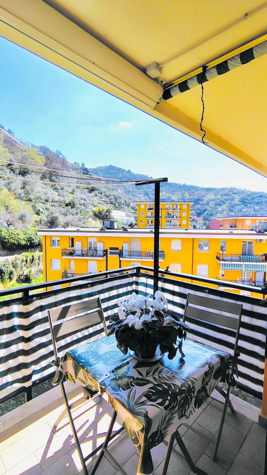 Ultimo piano ristrutturato con 2 balconi vivibili – luminosissimo