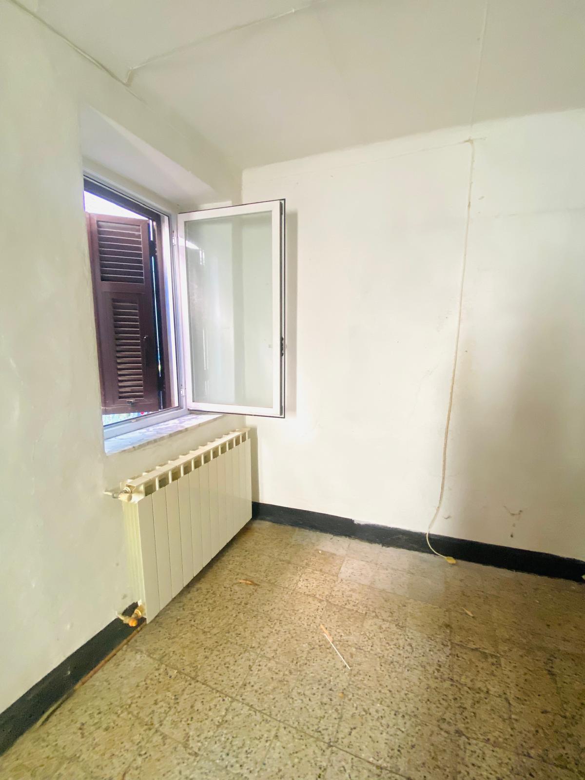 Terratetto su tre livelli da ristrutturare – Bastremoli