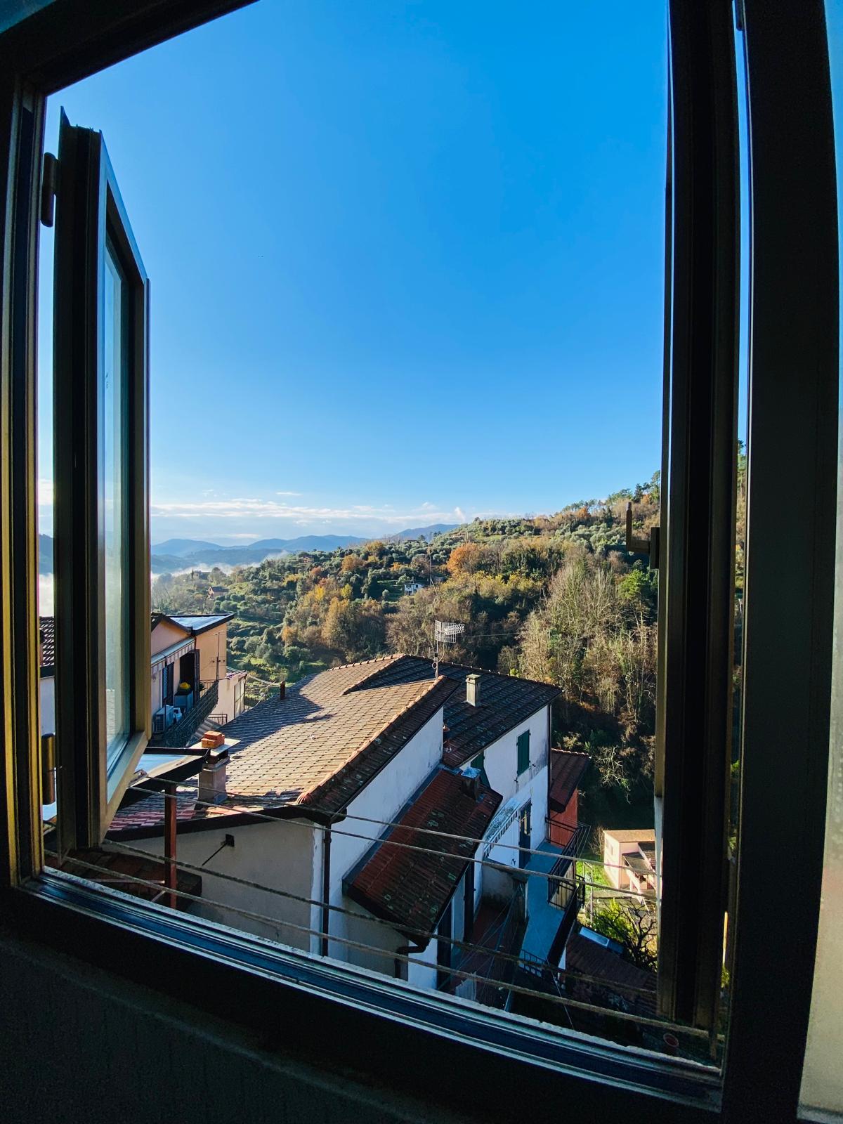 CASA NEL BORGO DI CARNEA – FACCIATA RIFATTA E AMBIENTI ABITABILI