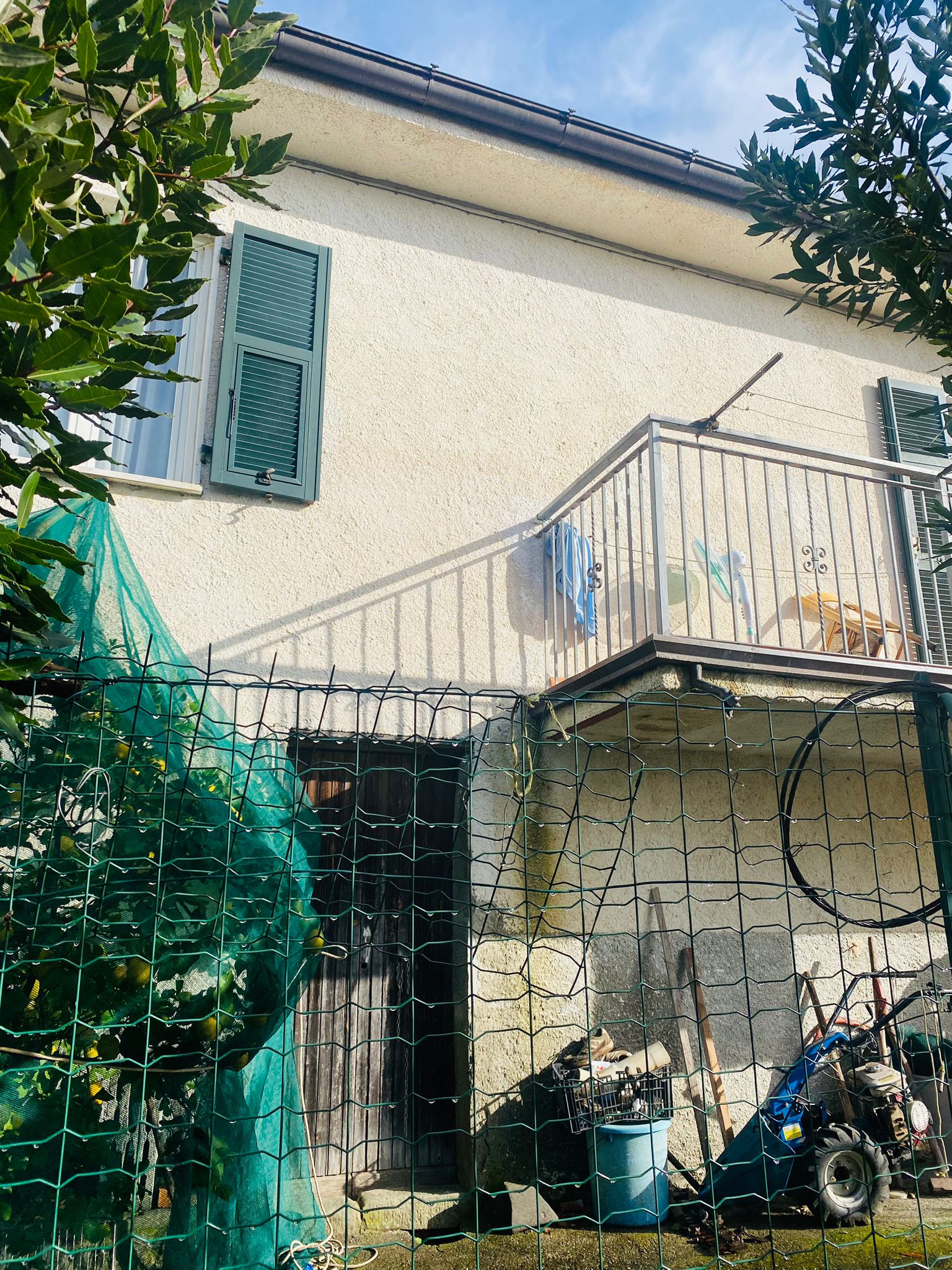 Indipendente con terreno, ulivi e vista mare – 15 min da Follo