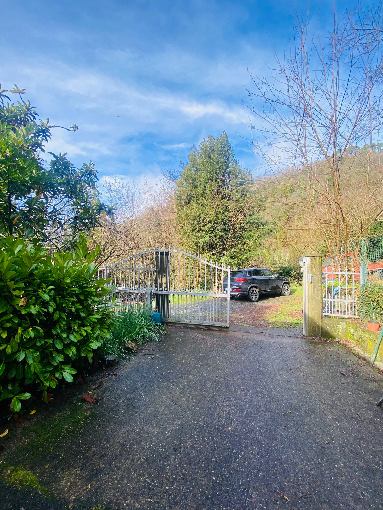 Indipendente con terreno, ulivi e vista mare – 15 min da Follo