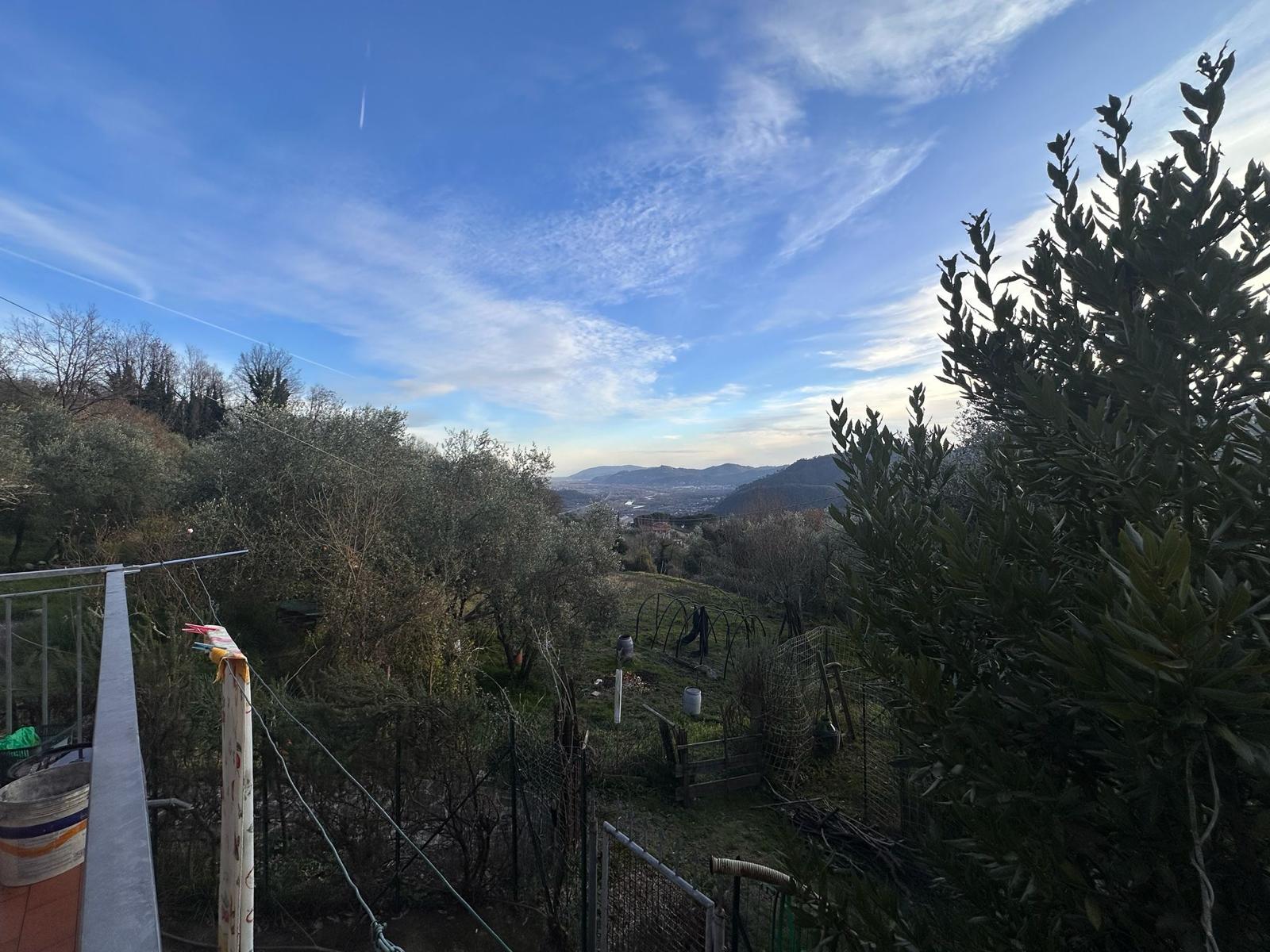 Indipendente con terreno, ulivi e vista mare – 15 min da Follo