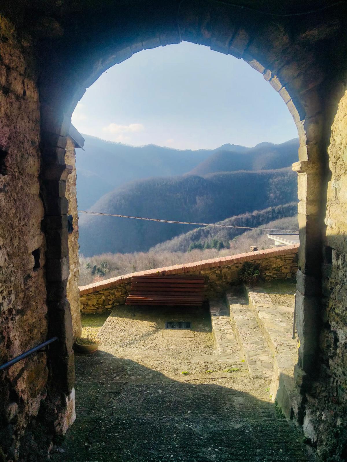 Casa indipendente con terrazze e giardino nel borgo di Pulica , Lunigiana – a 25 minuti dal mare