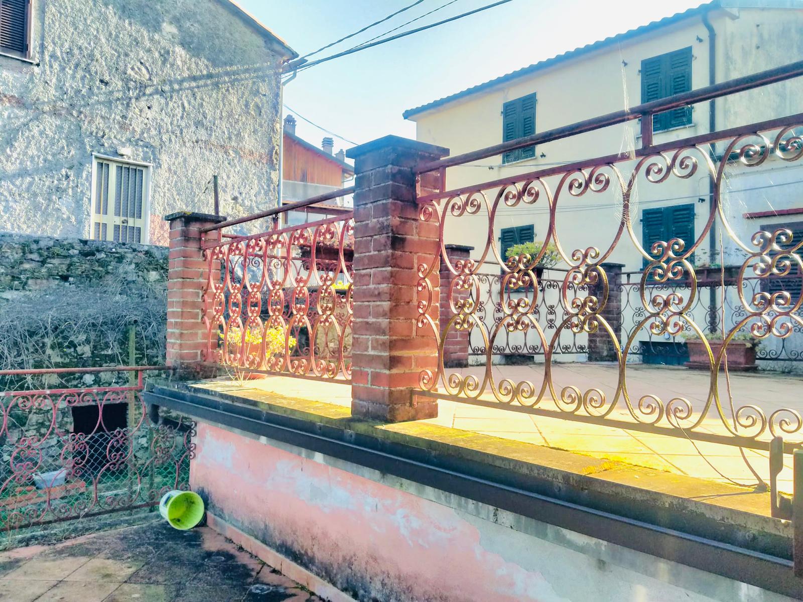 Casa indipendente con terrazze e giardino nel borgo di Pulica , Lunigiana – a 25 minuti dal mare