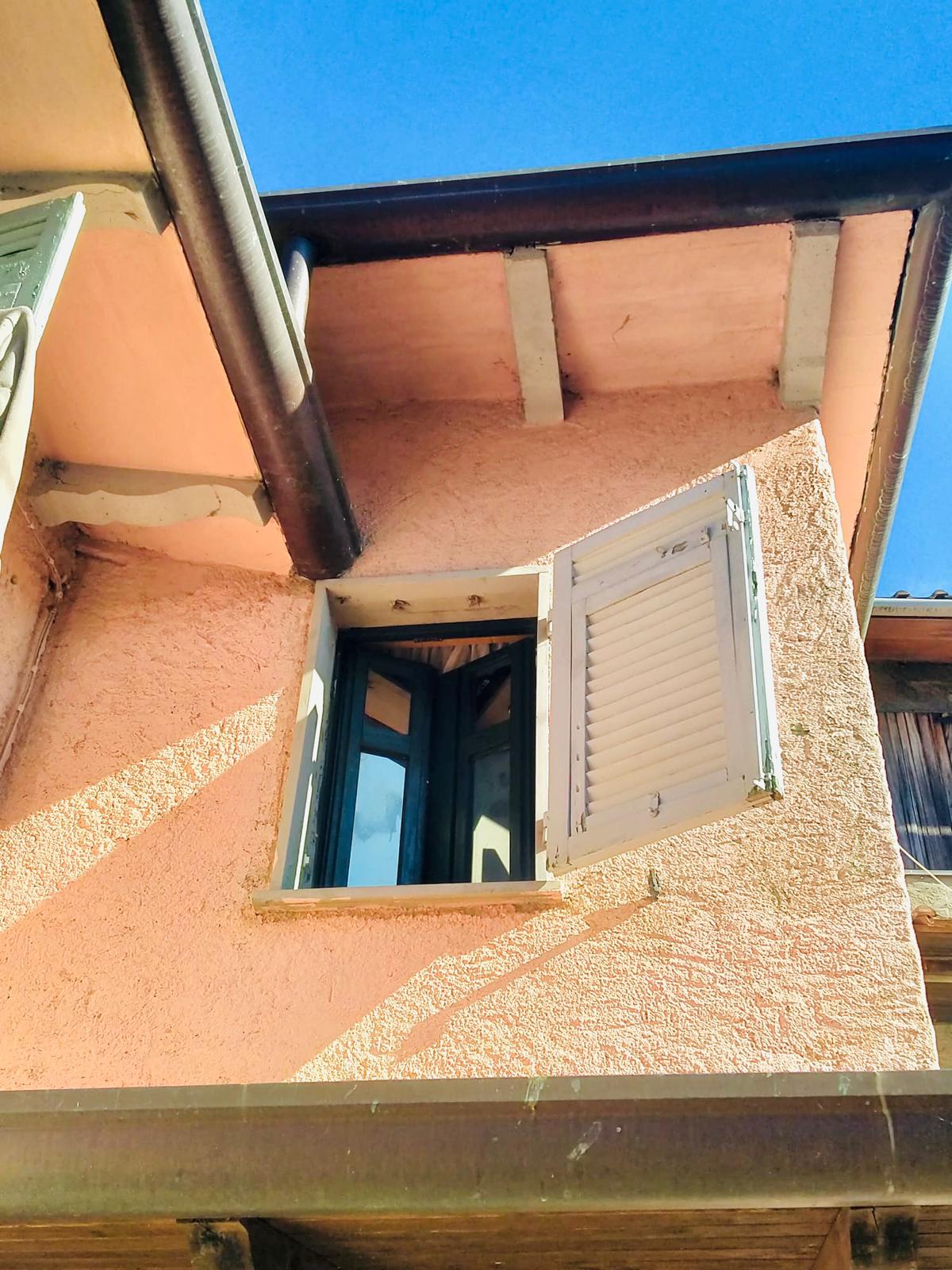 Affascinante casa di borgo con camino e vista sulle valli della Lunigiana
