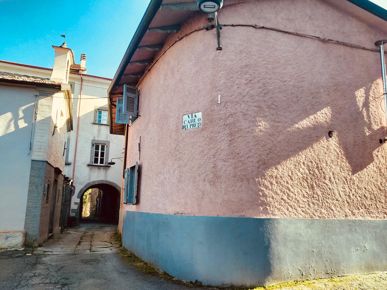 Affascinante casa di borgo con camino e vista sulle valli della Lunigiana