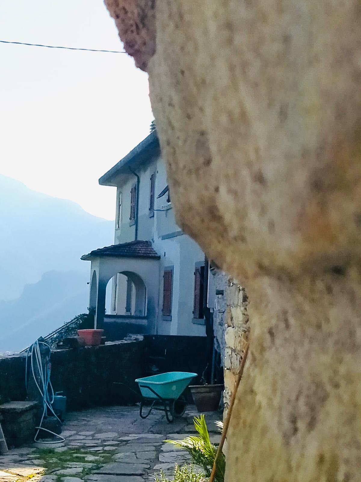 Cottage di charme nel borgo di Fazzano – atmosfera inglese nel cuore della Lunigiana
