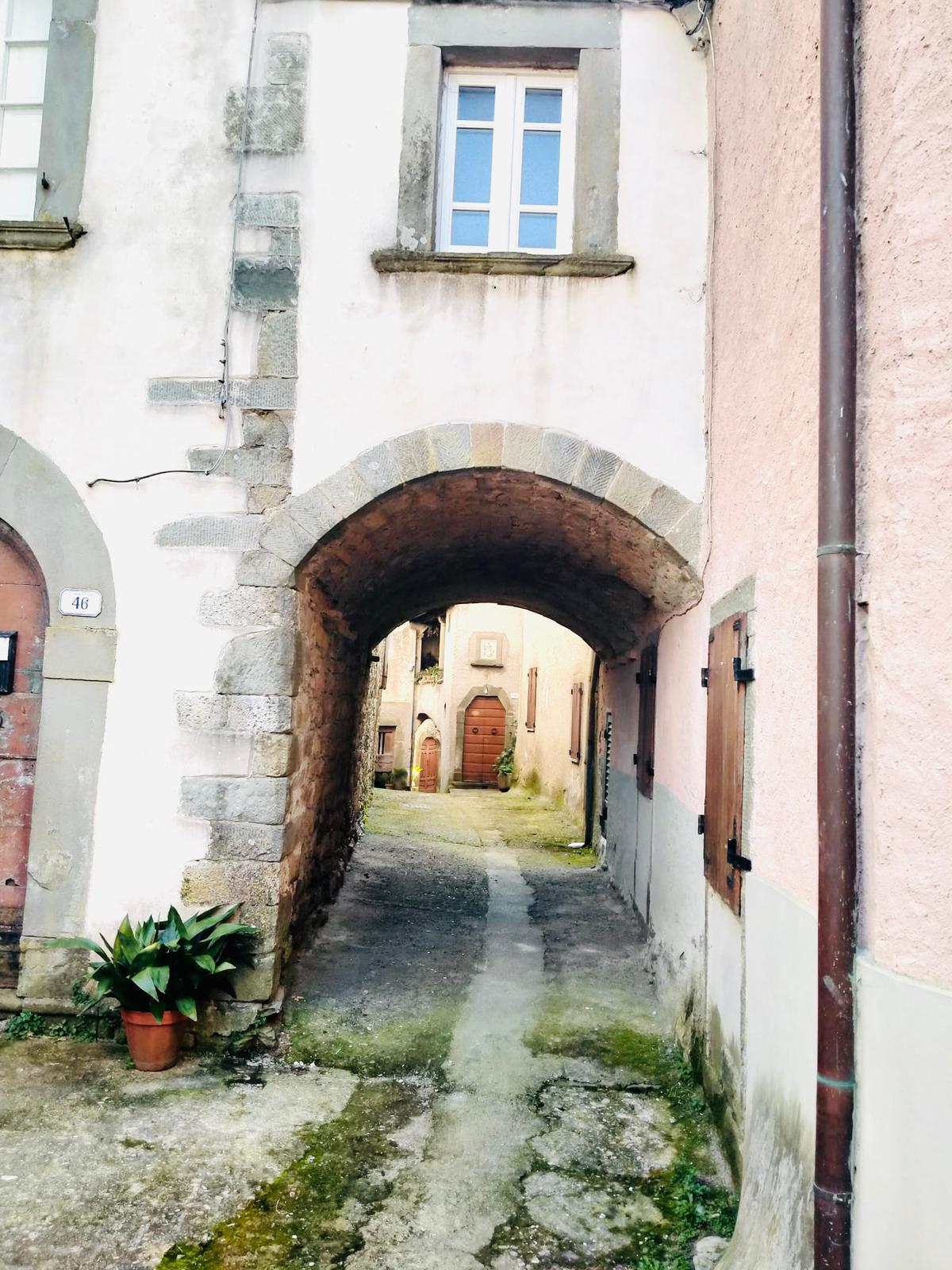 Affascinante casa di borgo con camino e vista sulle valli della Lunigiana