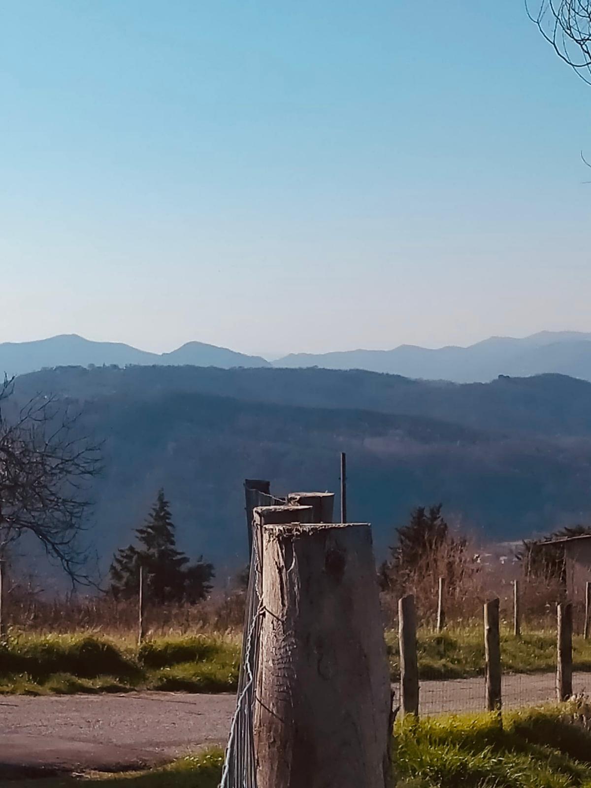 Affascinante casa di borgo con camino e vista sulle valli della Lunigiana
