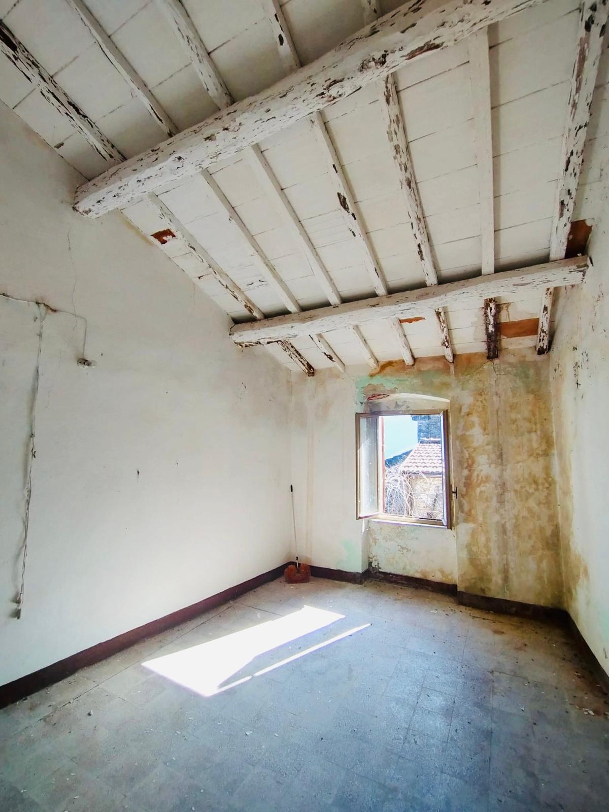 Vuoi ristrutturare una casa di charme nel cuore della Lunigiana?