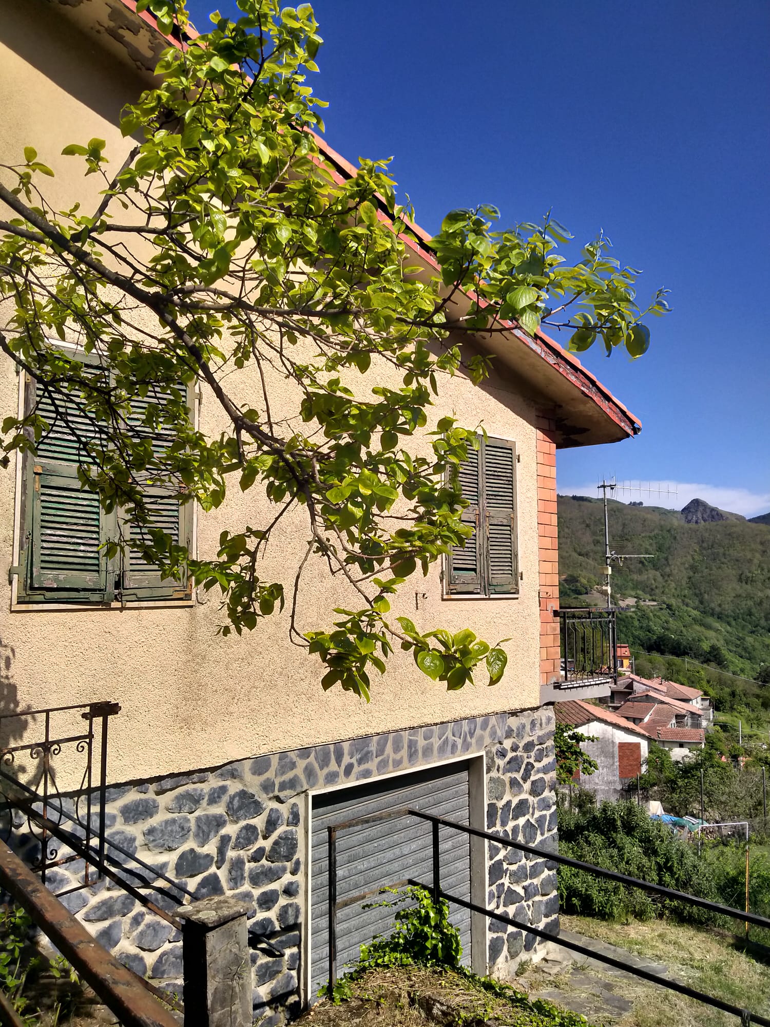 TORPIANA – ALTA VAL DI VARA Una casa felice immersa nella natura